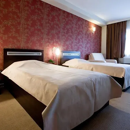 Forum Garni Hotel 4*