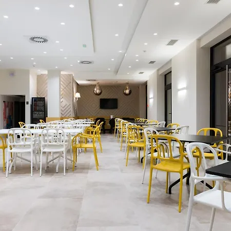 Forum Garni Hotel 4*