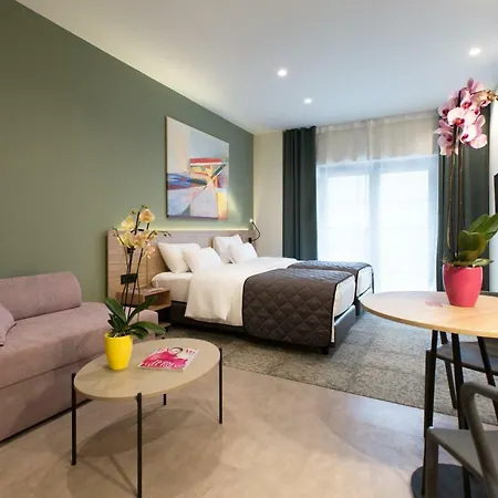 Forum Garni Hotel 4*